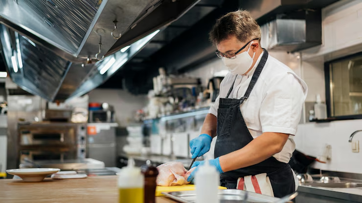 Restaurante em Lisboa Procura Ajudante de Cozinha para Turnos Fixos